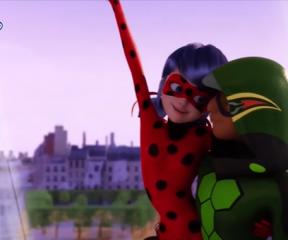 Uğur Böceği ile Kara Kedi Uğur Böceği Boks Maçı Yapıyor